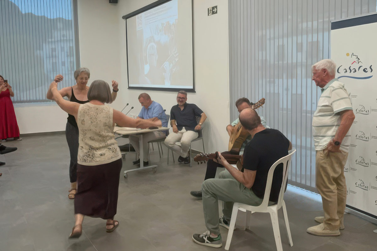 Mesa redonda sobre el toque de guitarra de Potajito de Casares, con Julio Guillén