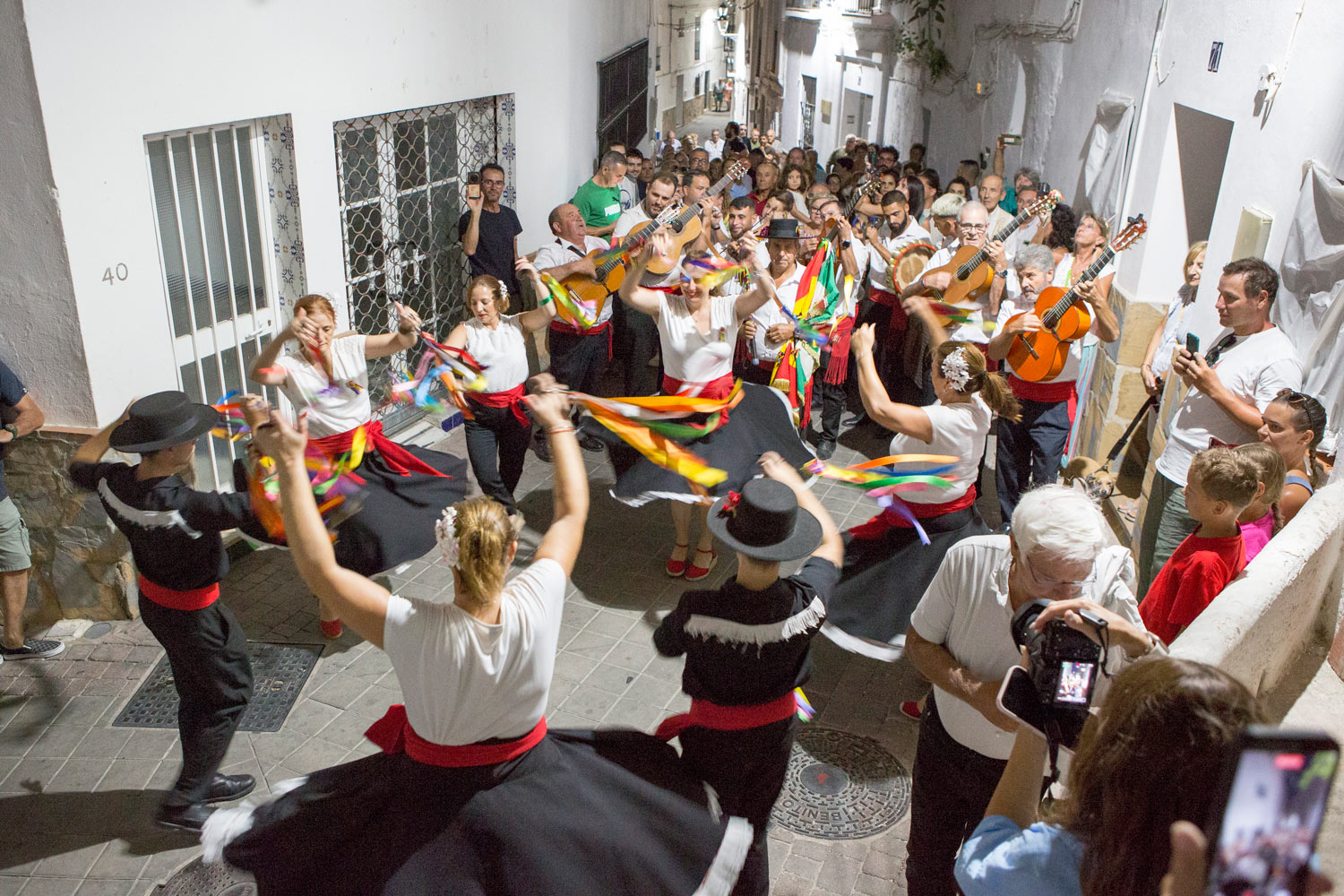 Pasacalles de la panda de verdiales Raíces de los Moras (Festival Rosa Fina de Casares)